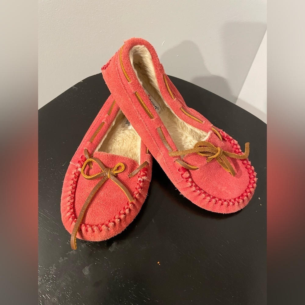 Minnetonka Pink Suede Moccasins with fleece lining size 2